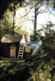 The clog house as depicted in Herman van Veen's Landgoed De Paltz : een heerlijkheid.