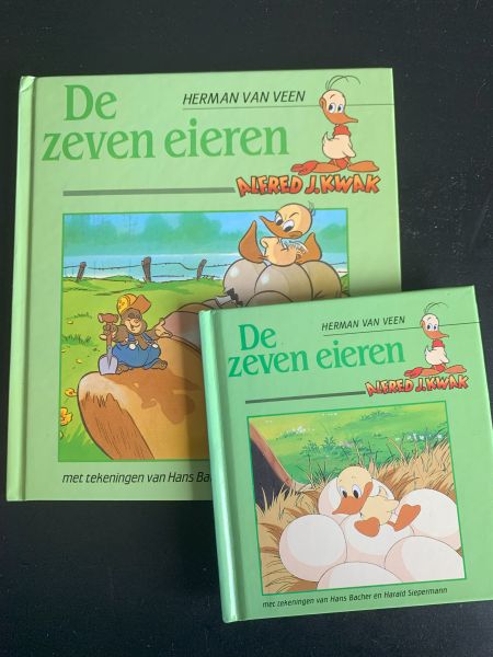 File:De Zeven Eieren Comparison.jpg