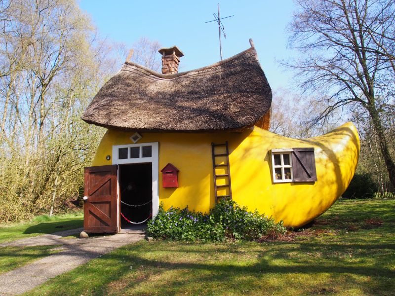 File:De Klompwoning van Alfred J Kwak in het Veenpark.JPG